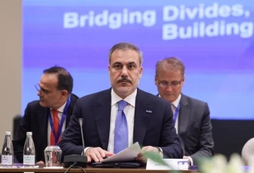 Dışişleri Bakanı Fidan, Katarlı mevkidaşı Al Sani ile telefonda g&ouml;r&uuml;şt&uuml;
