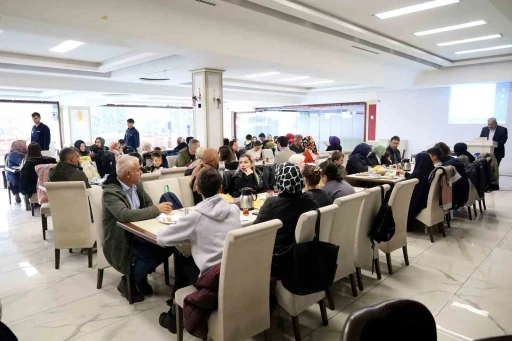 Diyabet hastası &ccedil;ocuklar kahvaltıda moral buldu
