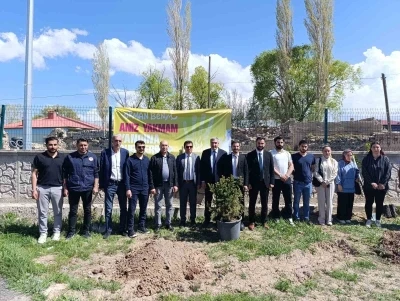 Diyadin&rsquo;de "Orman Benim" kampanyası kapsamında fidan fikimi ve temizlik etkinliği
