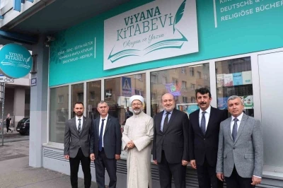 Diyanet İşleri Başkanı Erbaş, Viyana&rsquo;da ATİB Kitabevi&rsquo;ni ziyaret etti
