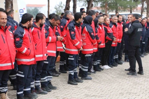 Diyarbakır&rsquo;da 217 AFAD personeli pe&ccedil; taktı
