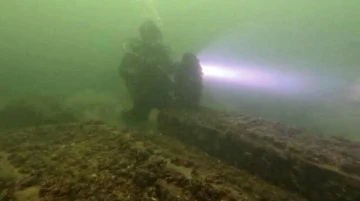 Diyarbakır&rsquo;da baraj g&ouml;l&uuml;n&uuml;n altında mezarlıklar ve bir&ccedil;ok yapı g&ouml;r&uuml;nt&uuml;lendi
