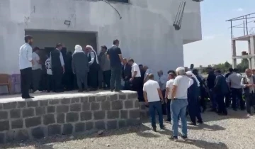 Diyarbakır&rsquo;da iki aşiret arasındaki husumet iş adamı &Ccedil;ubuk&rsquo;un aracılığıyla son buldu
