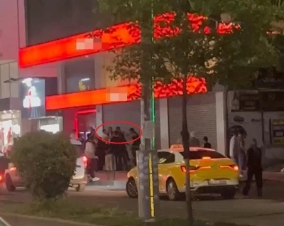 Diyarbakır&rsquo;da iki grup arasında sopalı ve kemerli kavga kamerada
