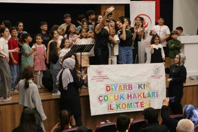 Diyarbakır&rsquo;da şehit aileleri ve gaziler &rsquo;Aile Yılı&rsquo; konserinde bir araya geldi
