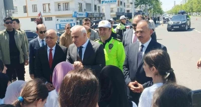 Diyarbakır&rsquo;da Trafik Haftası&rsquo;nda &ccedil;ocuklara kurallar anlatıldı
