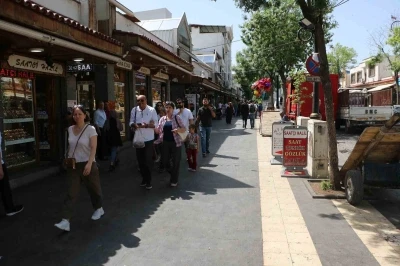 Diyarbakır&rsquo;da vatandaş ve esnaf, PKK&rsquo;nın fesih kararını olumlu değerlendirdi
