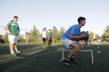 Diyarbakır&rsquo;da yetişen &ccedil;ocuk ve gen&ccedil; futbolcular, S&uuml;per Lig takımlarına hazırlanıyor
