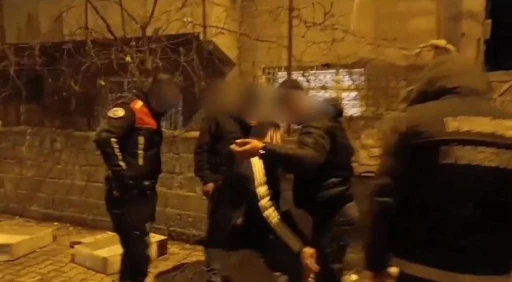 Diyarbakır&rsquo;da yılbaşı &ouml;ncesi &ldquo;narko-kapan&rdquo; uygulaması
