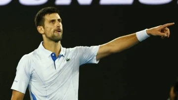 Djokovic sezonun ilk grand slam turnuvasını galibiyetle a&ccedil;tı