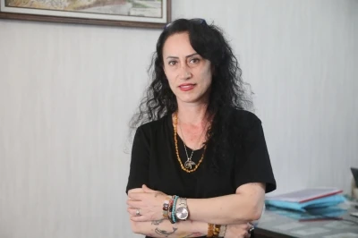 DNA testiyle 33 yıllık gizem &ccedil;&ouml;z&uuml;ld&uuml;, biyolojik annesini mezarda buldu