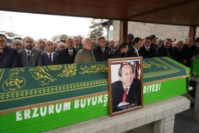 Doğu Anadolu basınının duayeni Feridun Fazıl &Ouml;zsoy, g&ouml;zyaşlarıyla uğurlandı
