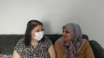 Doğum g&uuml;n&uuml;nde annesinin b&ouml;breğiyle hayata tutundu