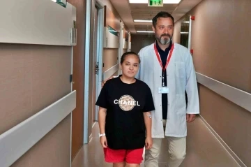 Doğuştan Skolyoz hastası Kırgız gen&ccedil; kızın boyu, 20 yaşında 10 cm uzadı
