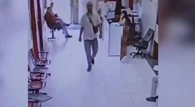Doktorun boğazını bı&ccedil;akla kesti! 