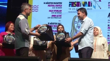 Dokuma sanat&ccedil;ısı Neziroğlu Şile&rsquo;de &ldquo;Yıldızlara Nakşetmek&rdquo; adlı performansını sergiledi
