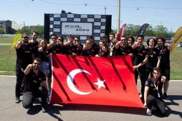 Dokuz Eyl&uuml;l&rsquo;&uuml;n Formula ekibi Romanya&rsquo;da fırtına estirdi
