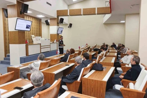 Dolandırıcılara Karşı G&uuml;vende Kalma Eğitimi
