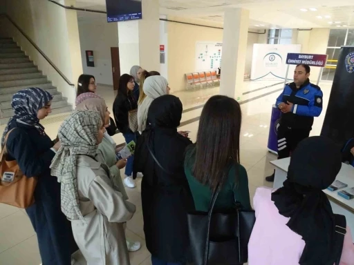 Dolandırıcılığa karşı &ouml;ğrenciler bilgilendirildi
