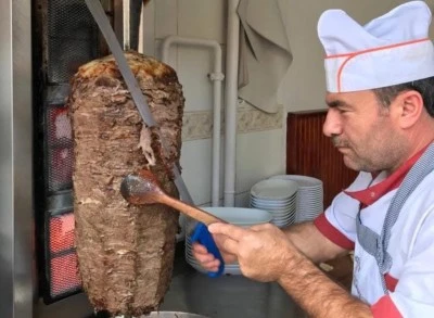 D&ouml;ner ustası evinde asılı halde bulundu