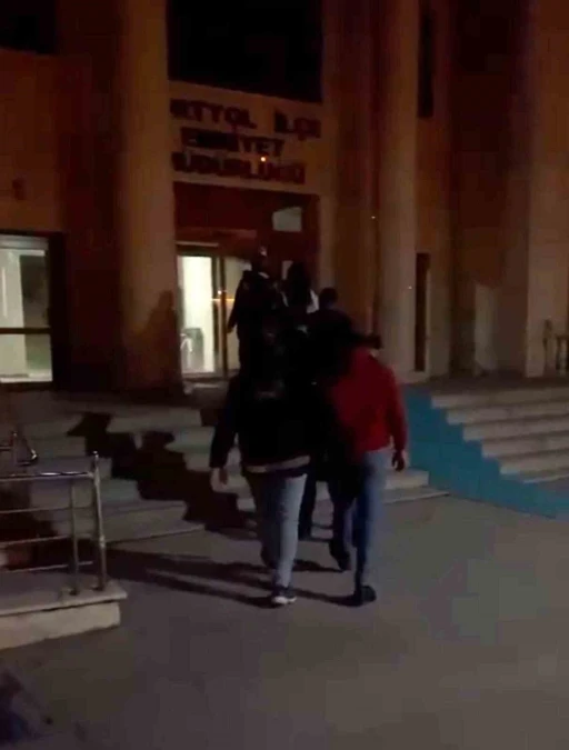 D&ouml;rtyol&rsquo;da fuhuş operasyonu: 4 g&ouml;zaltı
