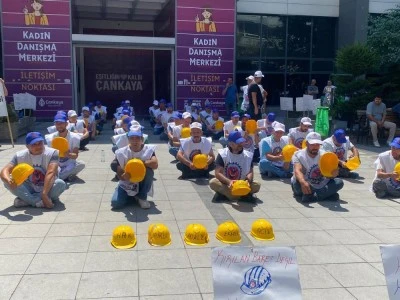 Doruk Madencilik &ccedil;alışanları, &Ccedil;ankaya Belediyesi &ouml;n&uuml;nde eylem yaptı