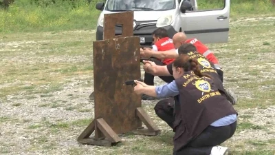 Dosta g&uuml;ven verdiler d&uuml;şmana korku saldılar
