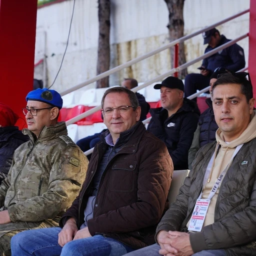 Dostluk ma&ccedil;ı gri pasaporta takıldı
