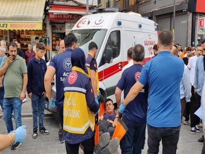 D&ouml;viz b&uuml;rosunda silahlar konuştu: 2 &ouml;l&uuml;, 2 yaralı