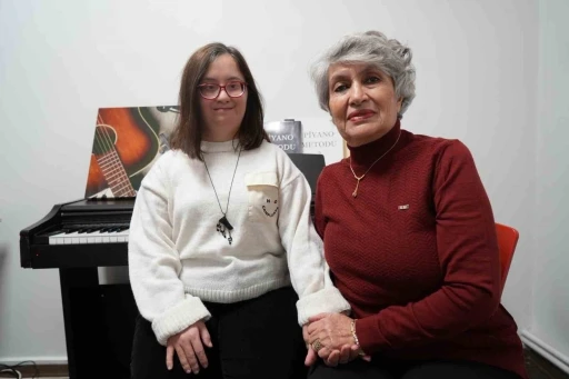 Down sendromlu Eda&rsquo;nın piyano aşkı engel tanımıyor
