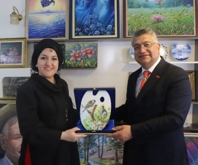 DP&Uuml; Rekt&ouml;r&uuml;&rsquo;nden Ressam Dilek Kocaman Yılmazer At&ouml;lyesi&rsquo;ne ziyaret
