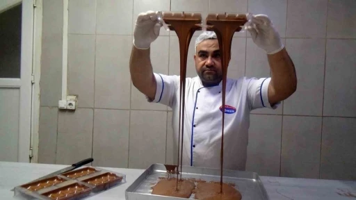 Dubai &ccedil;ikolatasına rakip, yer fıstıklı Kadirli &ccedil;ikolatası oldu
