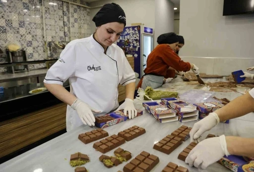 Dubai &ccedil;ılgınlığı bitti, Adana &ccedil;ikolatası yok satıyor
