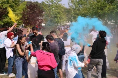 D&Uuml;Fest 2025 Renkli g&ouml;r&uuml;nt&uuml;lere sahne oldu
