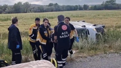 D&uuml;ğ&uuml;n d&ouml;n&uuml;ş&uuml; minib&uuml;s şarampole devrildi: 17 yaralı