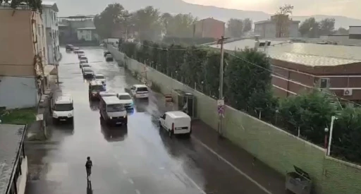 Bursa'da d&uuml;ğ&uuml;n konvoyu ile &ccedil;evreyi rahatsız eden ara&ccedil; sahibine ceza