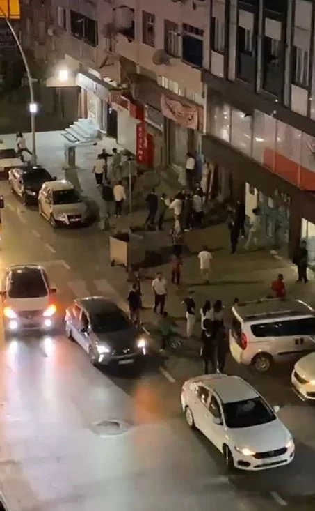 D&uuml;ğ&uuml;n konvoyunda korna kavgası
