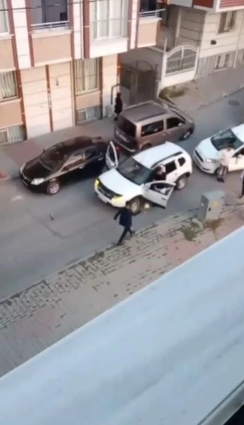 D&uuml;ğ&uuml;n konvoyunda silahlarla havaya ateş a&ccedil;tılar, o anlar kamerada
