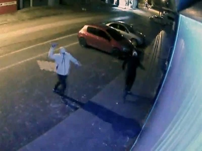 D&uuml;ğ&uuml;n organizat&ouml;r&uuml; kız kardeşlerin iş yerine saldırı