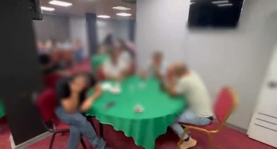 D&uuml;ğ&uuml;n salonu g&ouml;r&uuml;n&uuml;ml&uuml; kumarhaneye polis baskını
