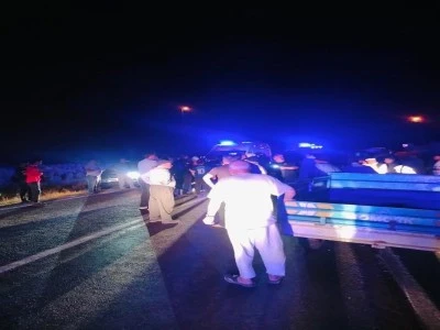 D&uuml;ğ&uuml;nden d&ouml;nenleri taşıyan minib&uuml;s devrildi: 6&rsquo;sı &ccedil;ocuk, 15 yaralı