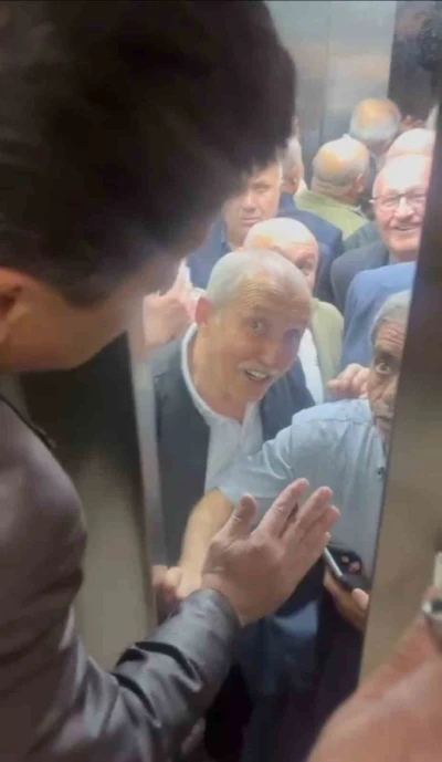 Bursa'da d&uuml;ğ&uuml;ne gelen davetliler asans&ouml;re 10 kişi binince mahsur kaldılar.