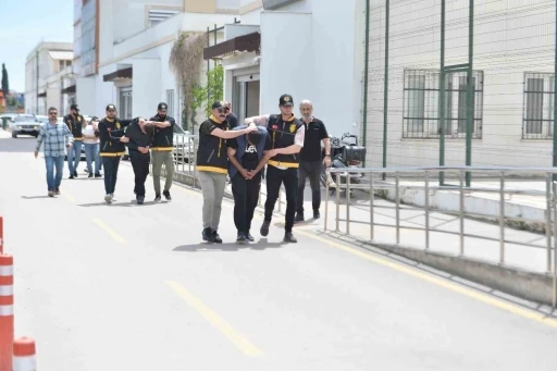 D&uuml;ğ&uuml;ne giden kocayı &ouml;ld&uuml;ren, karısını da ağır yaralayan magandaların yargılanmasına devam edildi