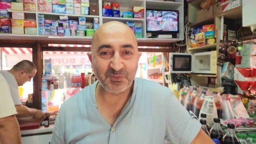 D&uuml;kkanına hırsızlık ş&uuml;phesiyle kamera taktırdı, &ccedil;alanlar kameraya rağmen &ccedil;aldı
