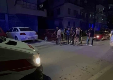 D&uuml;n&uuml;rler arasında bı&ccedil;aklı yumruklu kavga: 6 yaralı
