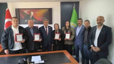 D&uuml;nya &Ccedil;ift&ccedil;iler G&uuml;n&uuml;&rsquo;nde gen&ccedil; ve yaşlı &ccedil;ift&ccedil;iler &ouml;d&uuml;l aldı
