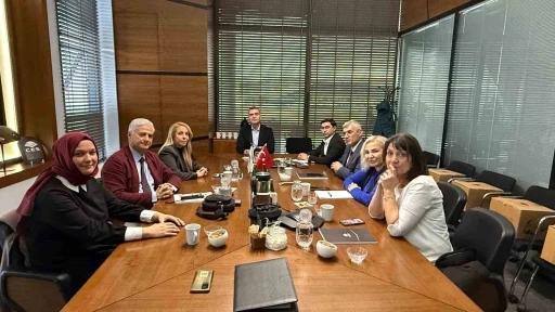 D&uuml;nya devi T&uuml;rk firmasından basın mensuplarına balistik kask desteği
