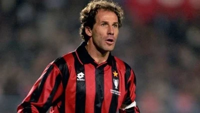 D&uuml;nya futbolunun efsane ismi hayatını kaybetti
