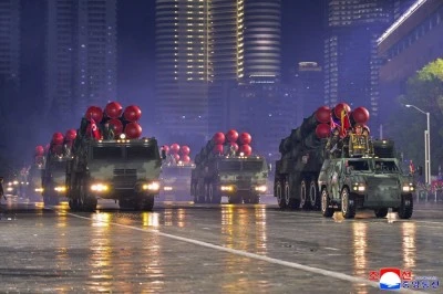 D&uuml;nya, Kuzey Kore'nin askeri ge&ccedil;it t&ouml;renini konuşuyor