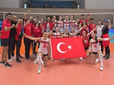 D&uuml;nya Liseler Arası Voleybol Şampiyonası'nda kız ve erkek milli takımları finalde